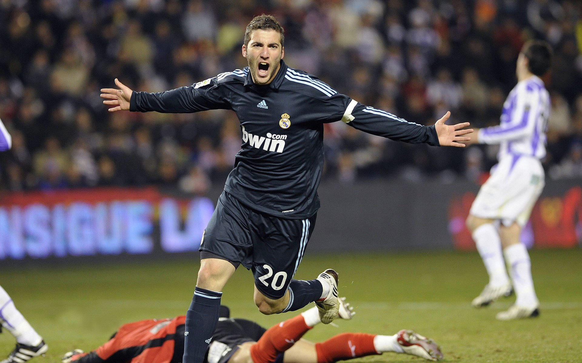 南美风暴与亚洲闪电，阿根廷粉碎乌拉圭，三笘薰在焦点战证明自己