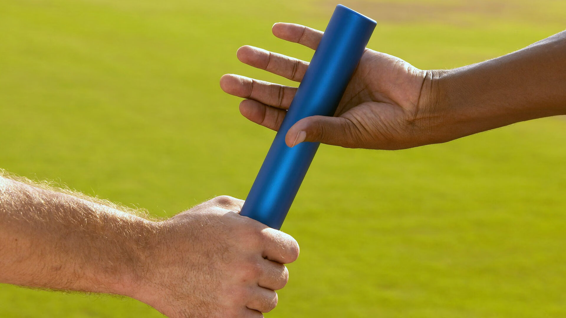 橙色风暴席卷卡塔尔,而迪巴拉在巴林赛道完成绝妙超车—当足球与F1的叙事弧光意外交汇